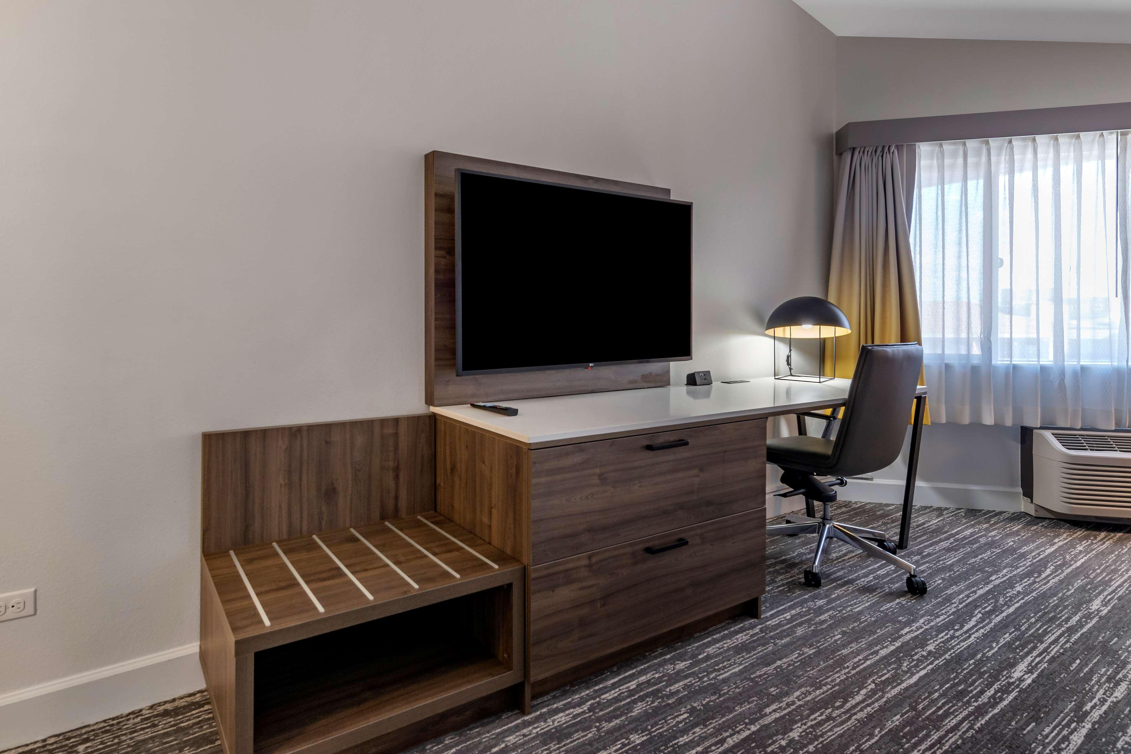 เบสต์ เวสเทิร์น พรีเมียร์ เดนเวอร์ อีสต์ Hotel ภายนอก รูปภาพ